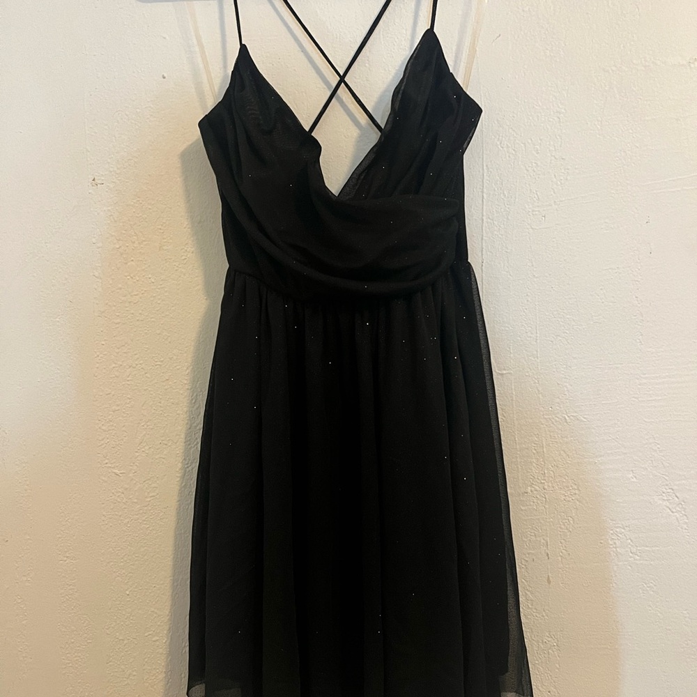 Q Elegant Black Backless Dress